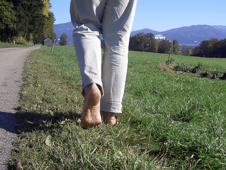 Caminar descalzo ayuda a aumentar la potencia