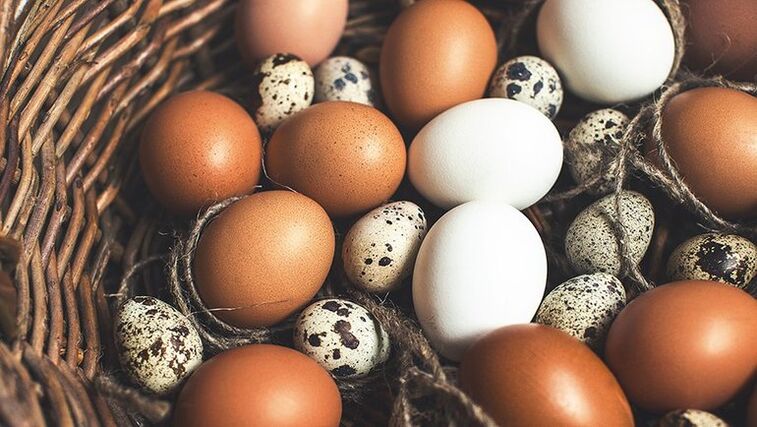 Los huevos de codorniz y los huevos deben agregarse a la dieta de los hombres para mantener la potencia. 