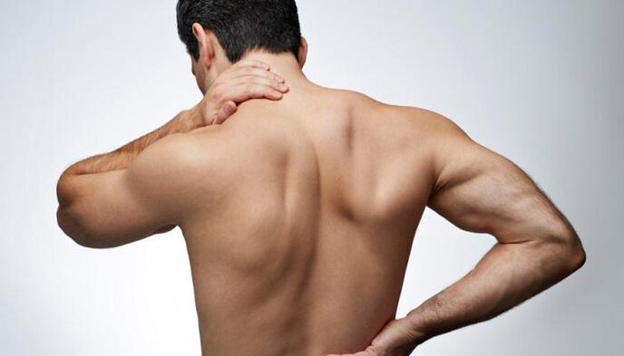 La hernia intervertebral se presenta como dolor de espalda y produce una disminución del rendimiento. 